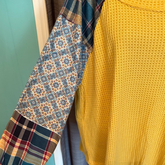 NEW TOP - Picture 4 of 6